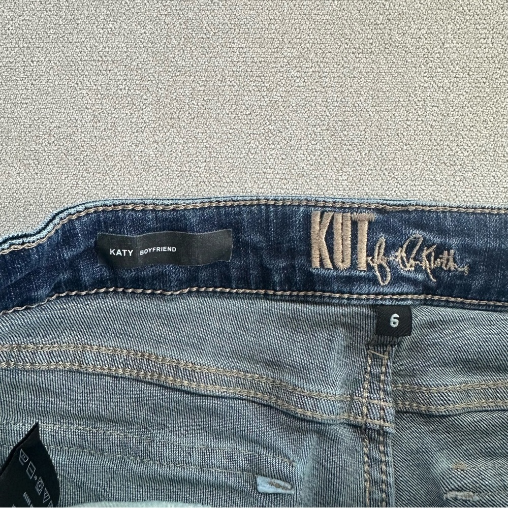 Kut from the Kloth Katy Boyfriend Jeans. Size 6. Dark Wash. - Picture 4 of 7